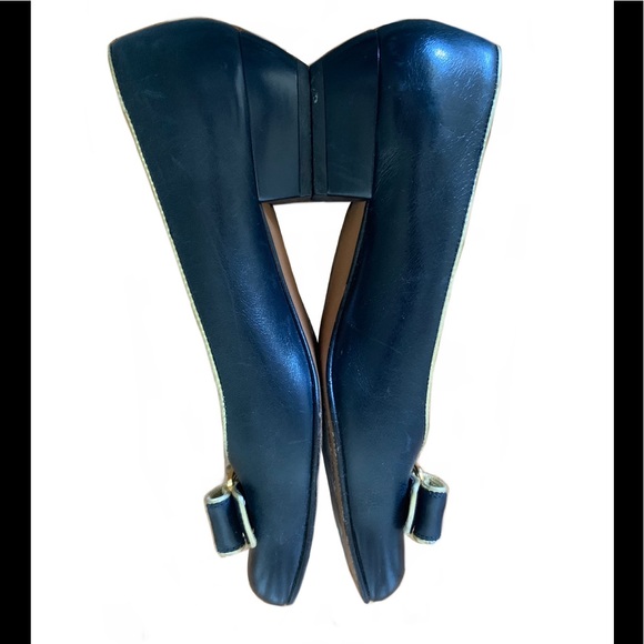 Salvatore Ferragamo Vara Bow Pump Shoes - Picture 5 of 7